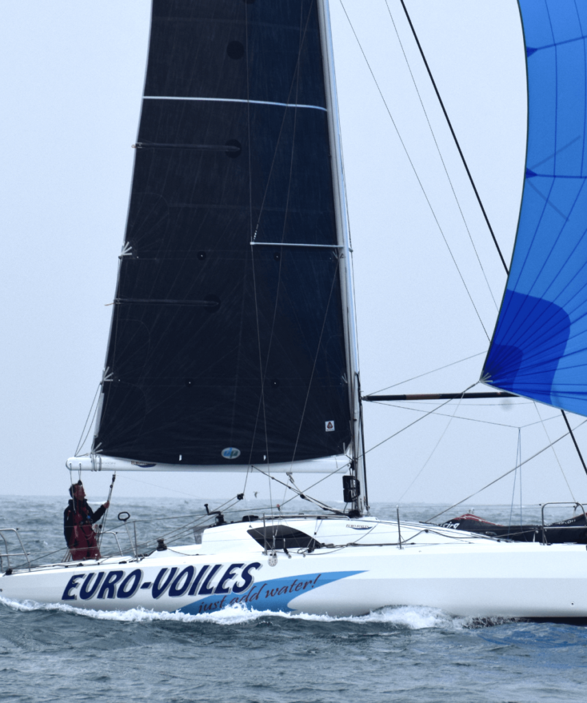 Le Sun fast 3600 sous grand-voile racing triradiale